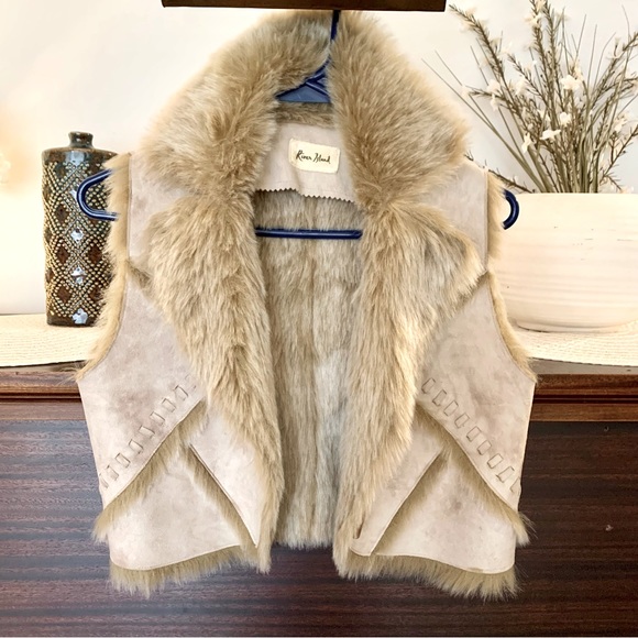 River Island, Beige Faux Suede & Fur Women's Cropped Vest, Size Small - Picture 3 of 10
